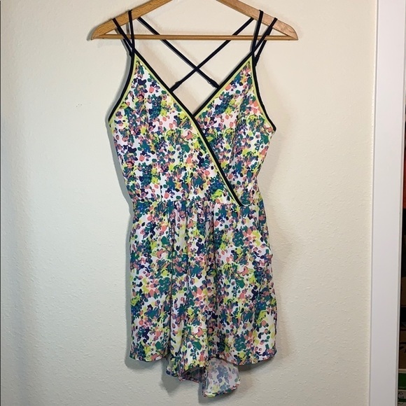 Adelyn Rae Anthropologie V-Neck Floral Romper Women’s Size Small - Picture 2 of 10